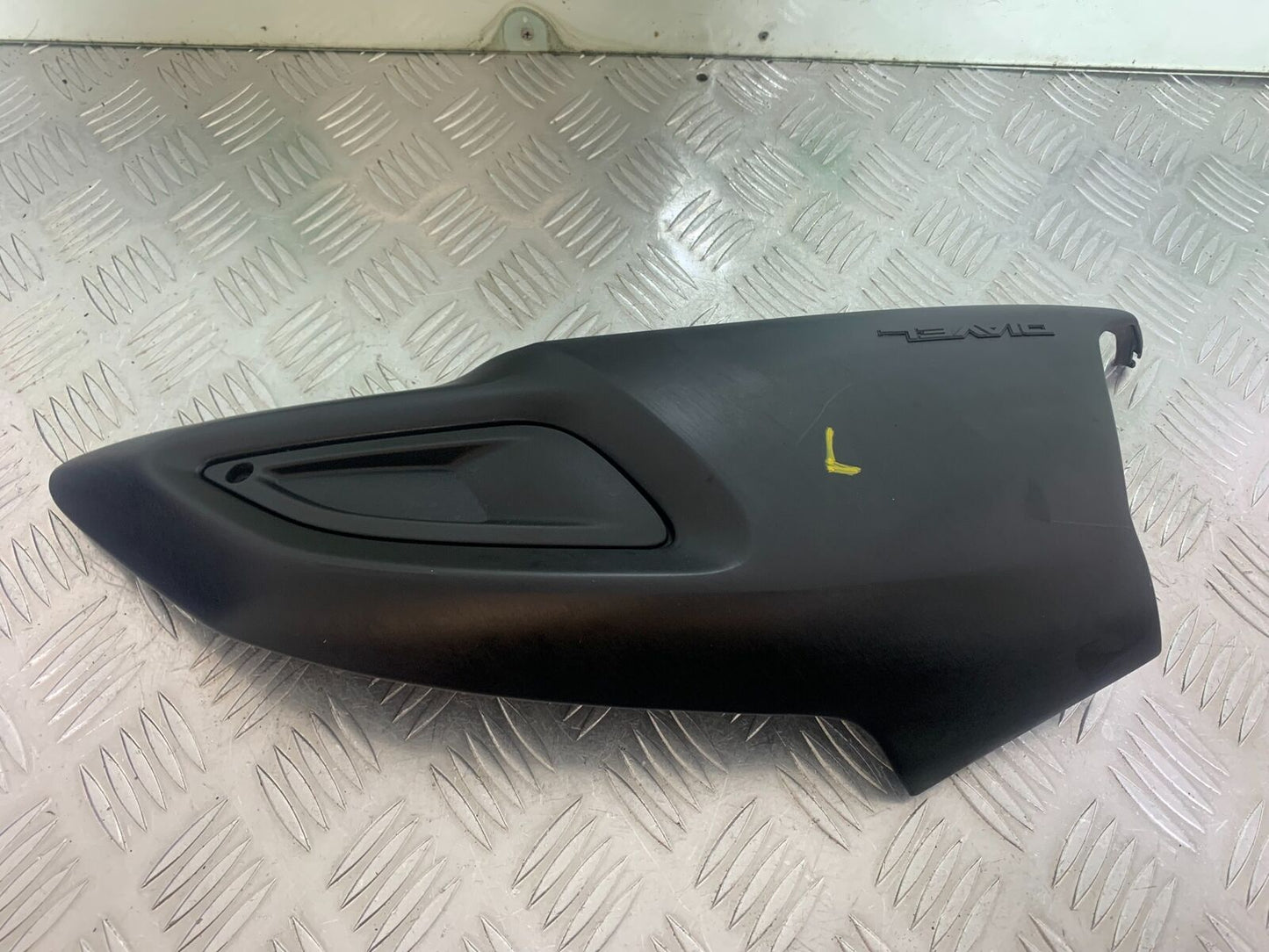 DUCATI DIAVEL 1200 LEFT AIR DUCT COVER   YEAR 2014-17 (CMB1054)