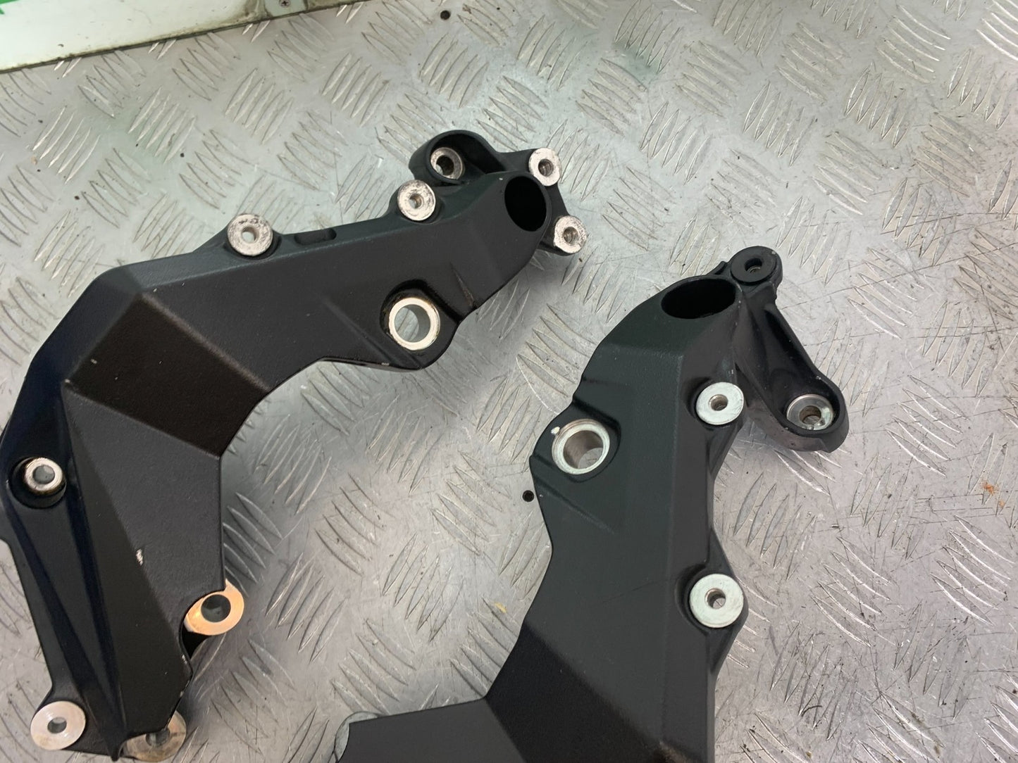 MV AGUSTA 675 F3 ENGINE BRACKETS  YEAR 2012-2016 (CMB1302)