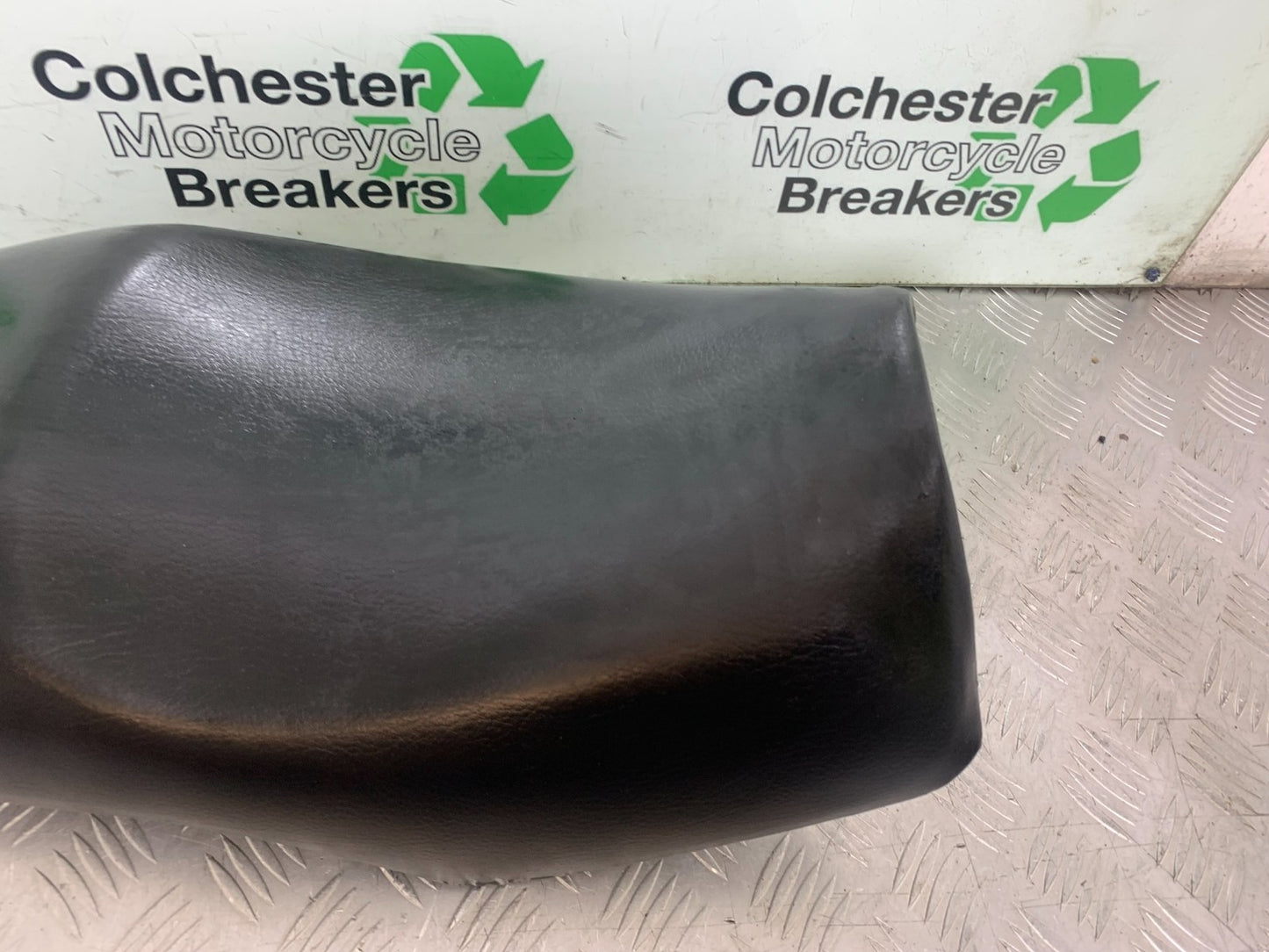 YAMAHA FZS600 FAZER 600 SEAT   YEAR 1998-2001 (CMB1267)