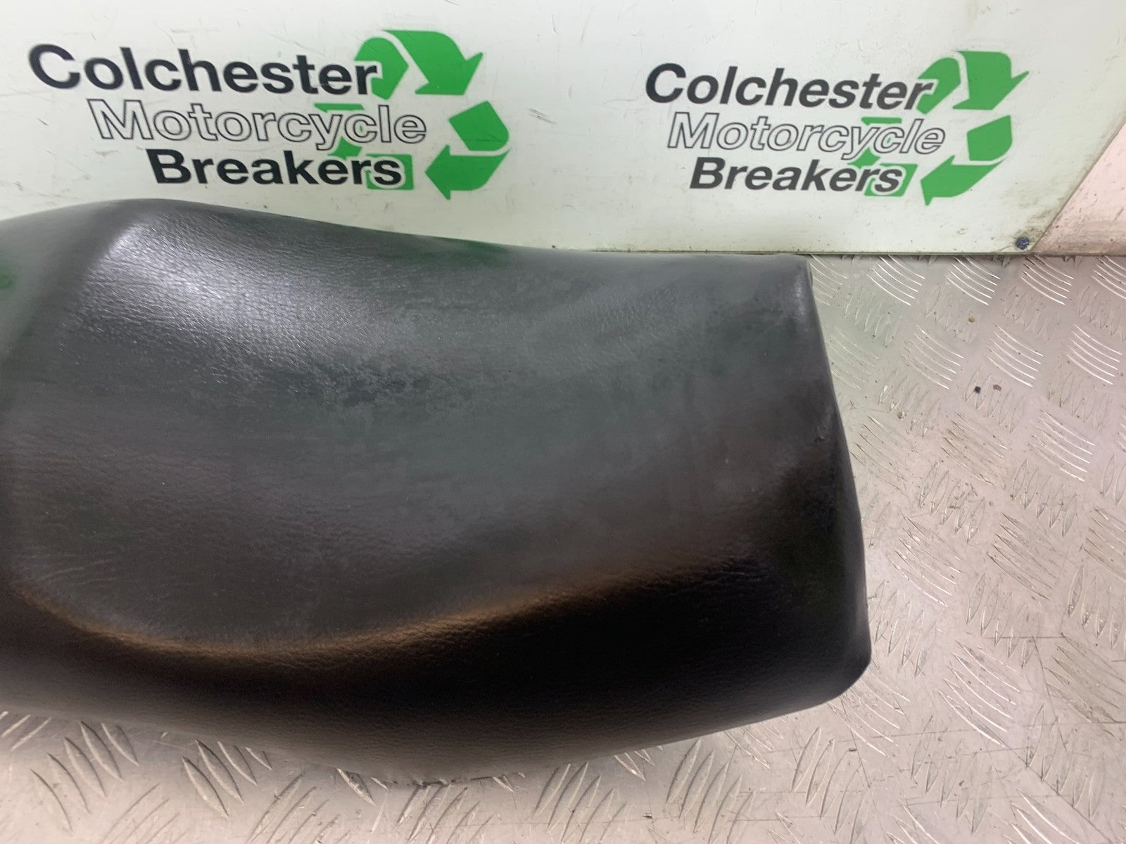 YAMAHA FZS600 FAZER 600 SEAT   YEAR 1998-2001 (CMB1267)
