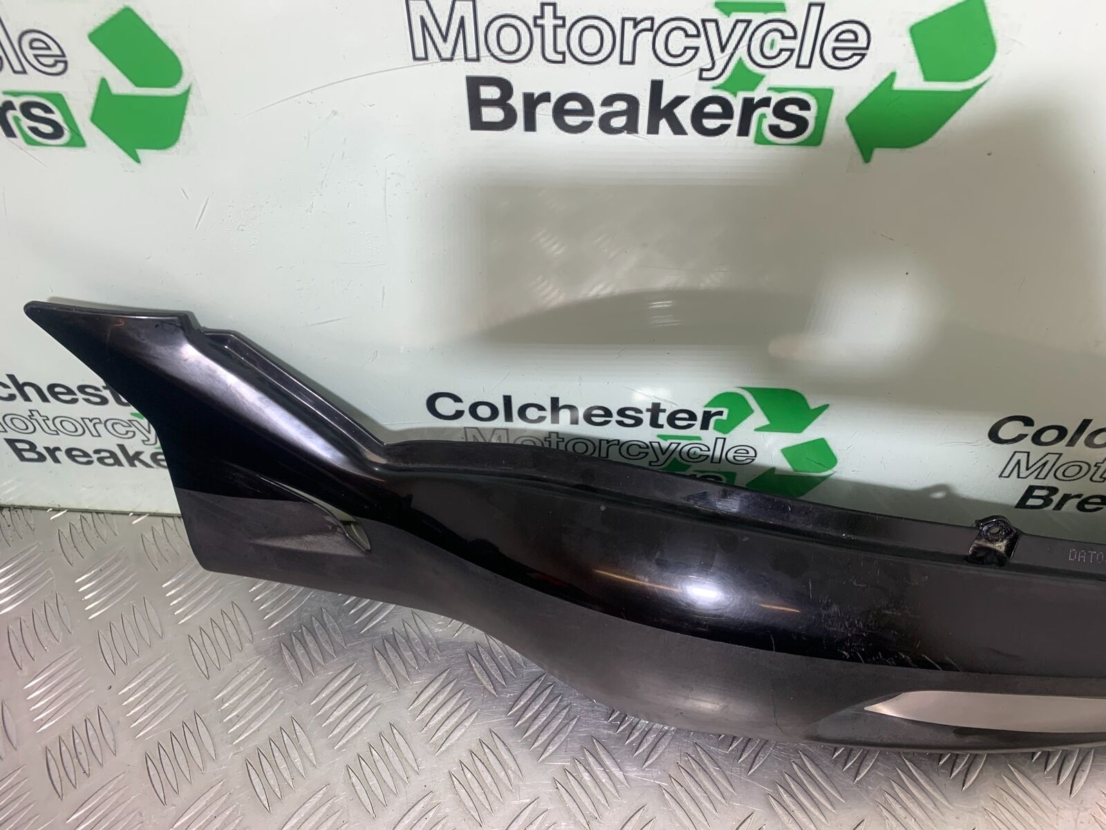 YAMAHA YZF600 YZF 600 THUNDERCAT LEFT SEAT PANEL  1996-2003 (CMB1046)