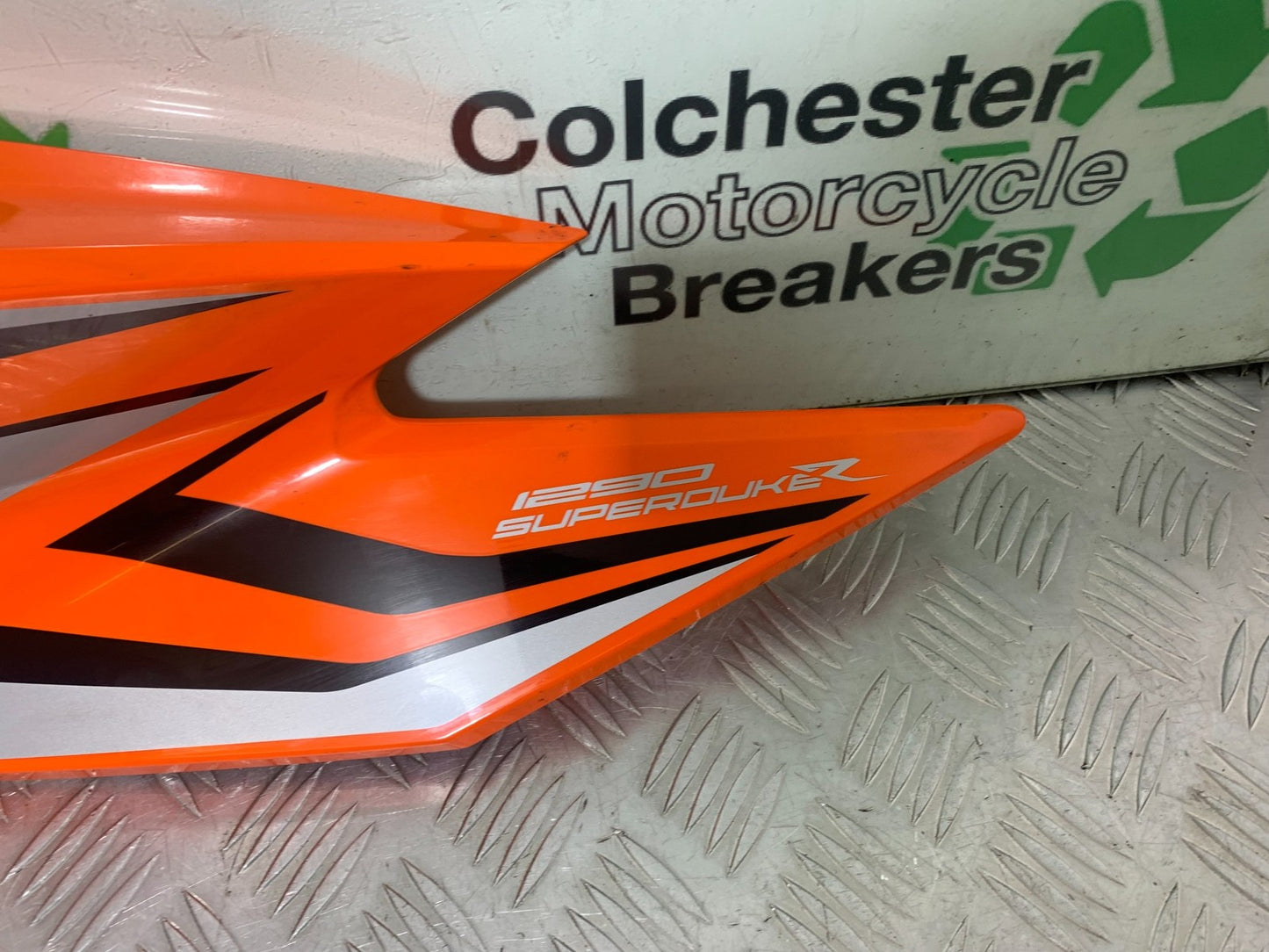 KTM 1290 SUPER DUKE R RIGHT FAIRING PANEL  YEAR 2020-2024 (CMB1272)