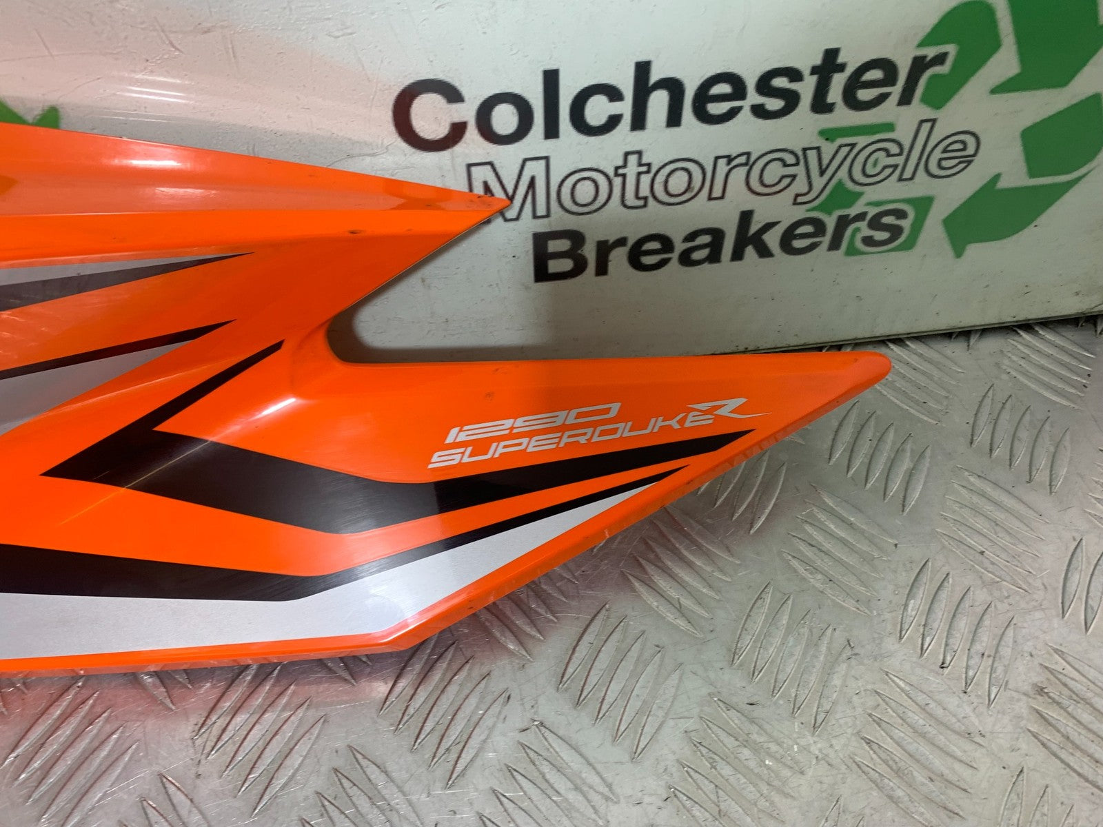 KTM 1290 SUPER DUKE R RIGHT FAIRING PANEL  YEAR 2020-2024 (CMB1272)