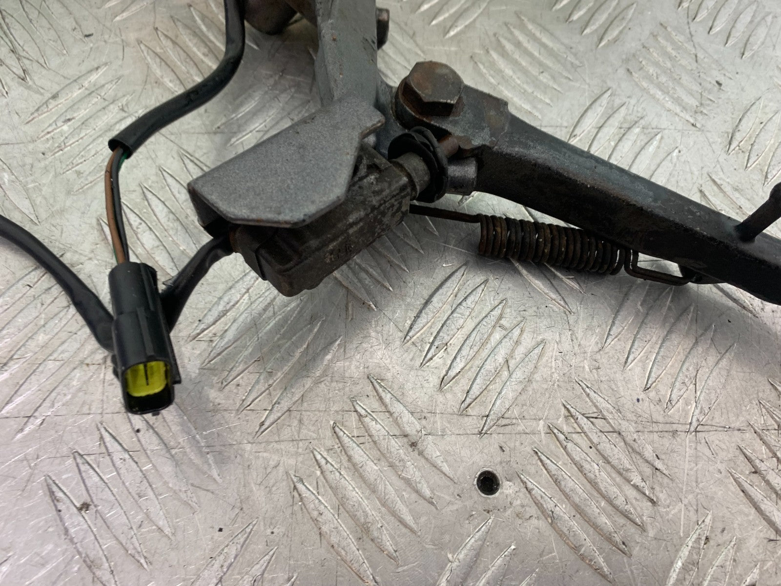 TRIUMPH TROPHY 900 SIDE STAND  YEAR 1991-95 (CMB1251)