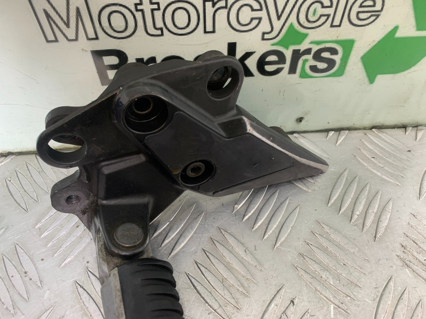 KAWASAKI Z1000 SX FRONT LEFT HANGER YEAR 2014-16 (CMB1264)