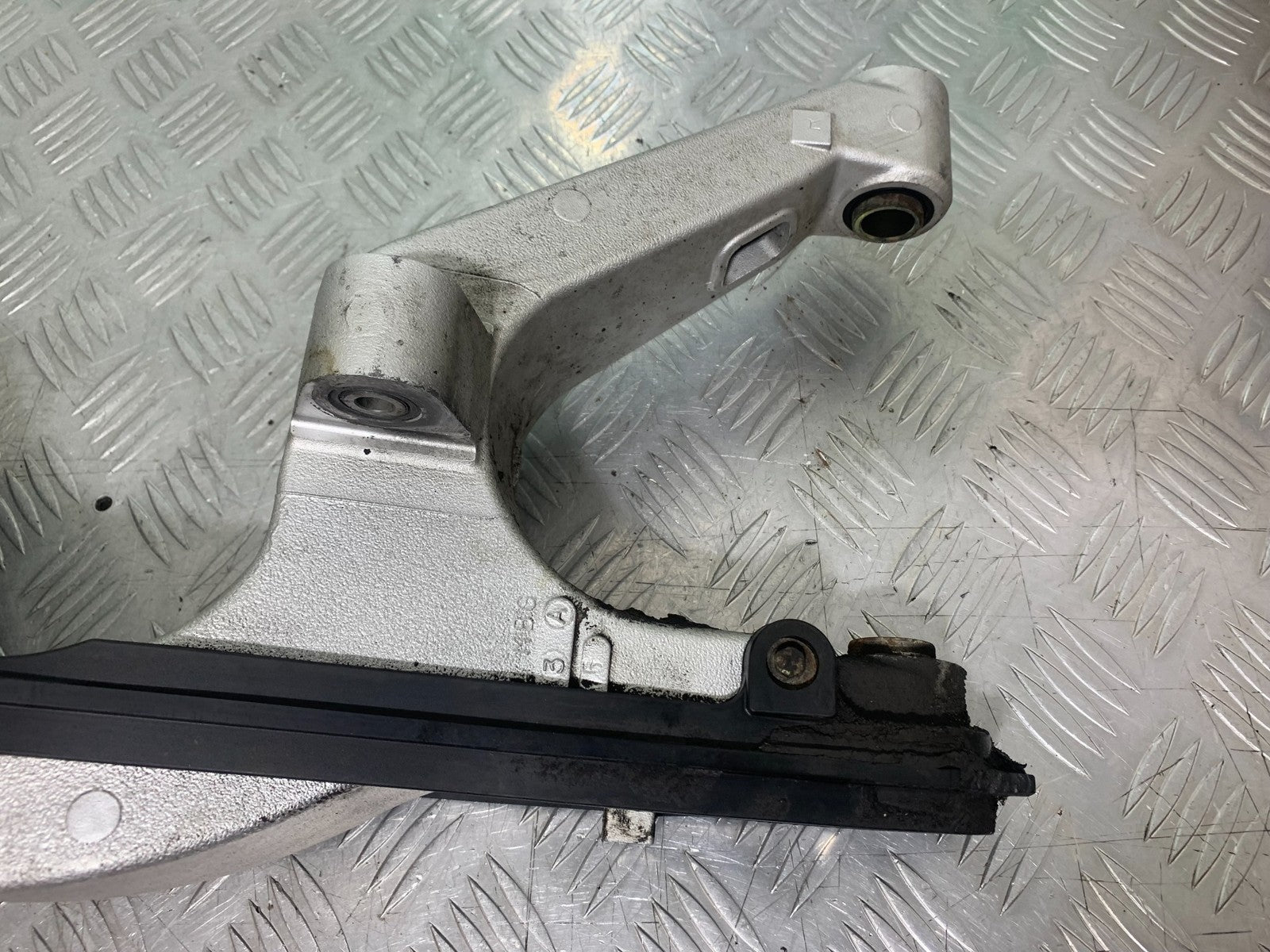 HONDA VFR800 PRE V-TEC SWINGARM  YEAR 1998-2001 (CMB1233)