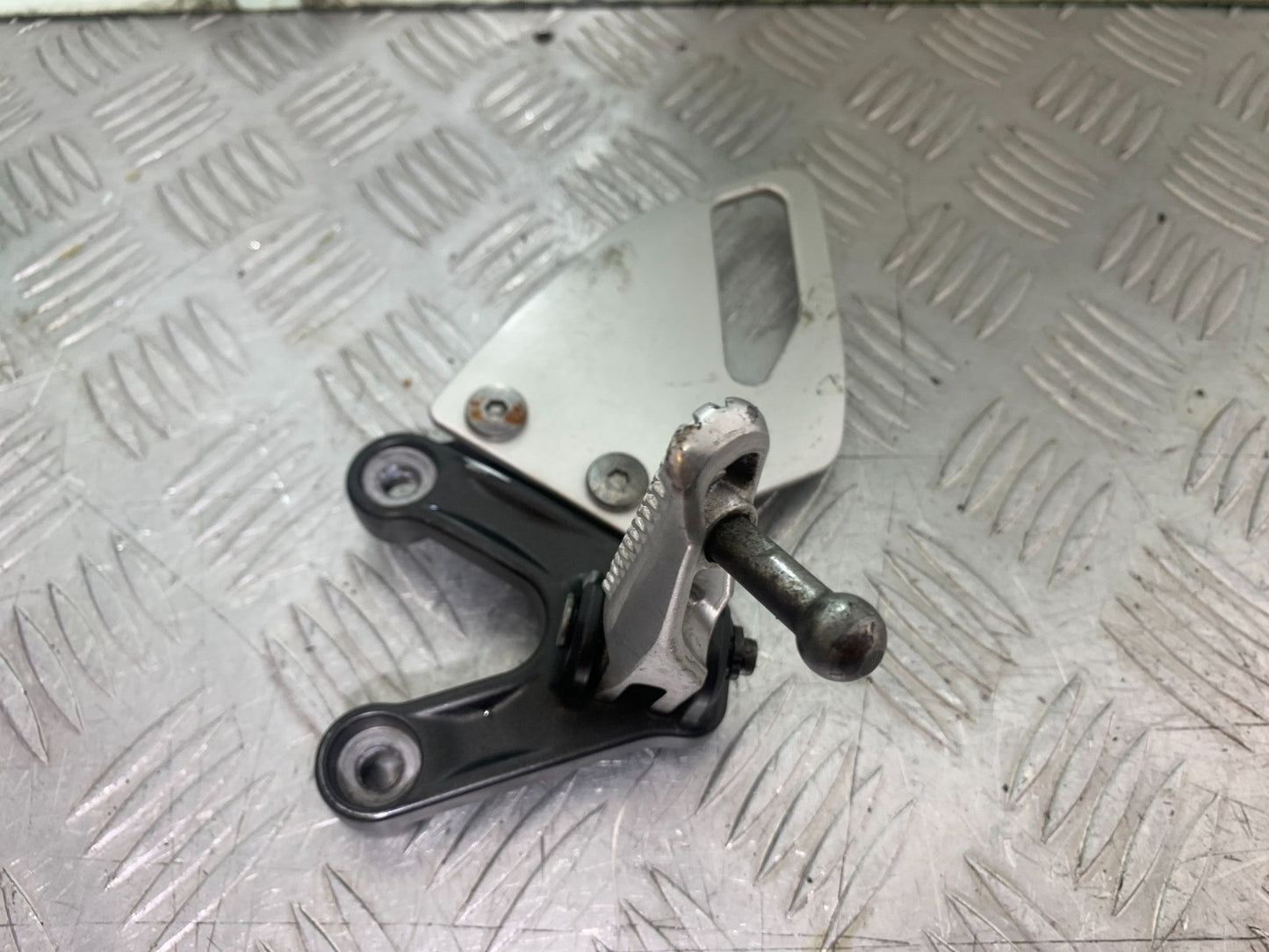 YAMAHA XSR900 XSR 900 FRONT LEFT HANGER  YEAR 2022-2024 (CMB1215)