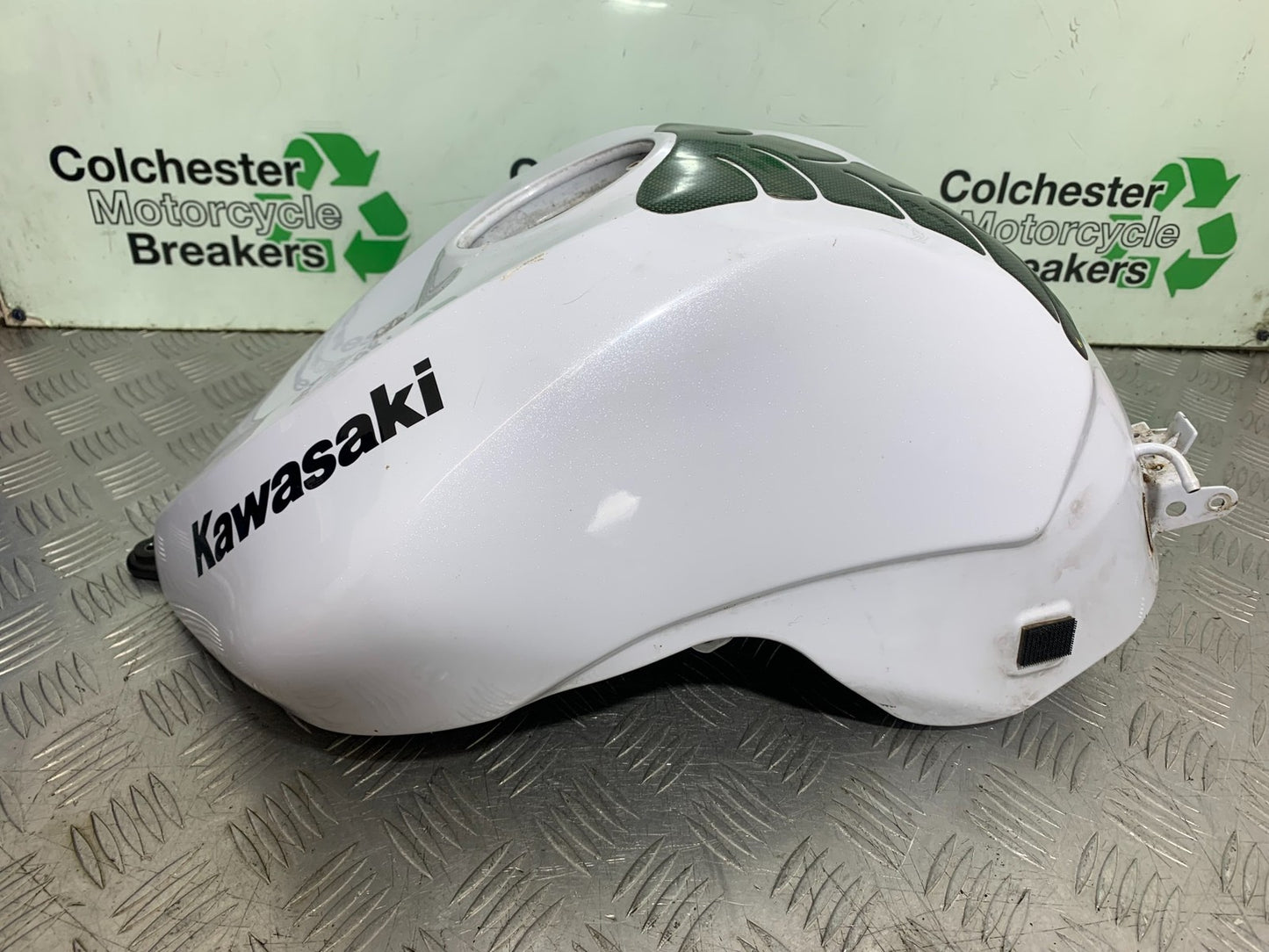 KAWASAKI ZX10R ZX10 R PETROL TANK  2008-2010 (CMB1301)