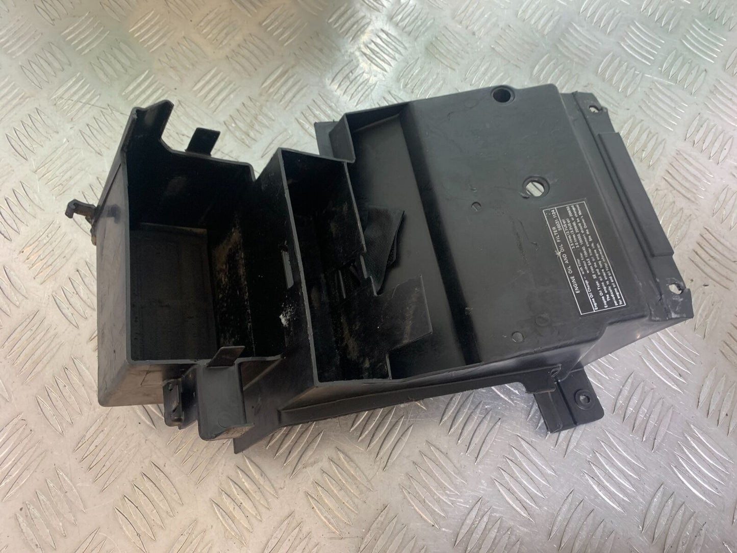 KAWASAKI Z750 ZR750 ZR-7S UNDERTRAY  YEAR 1999-05 (CMB1135)