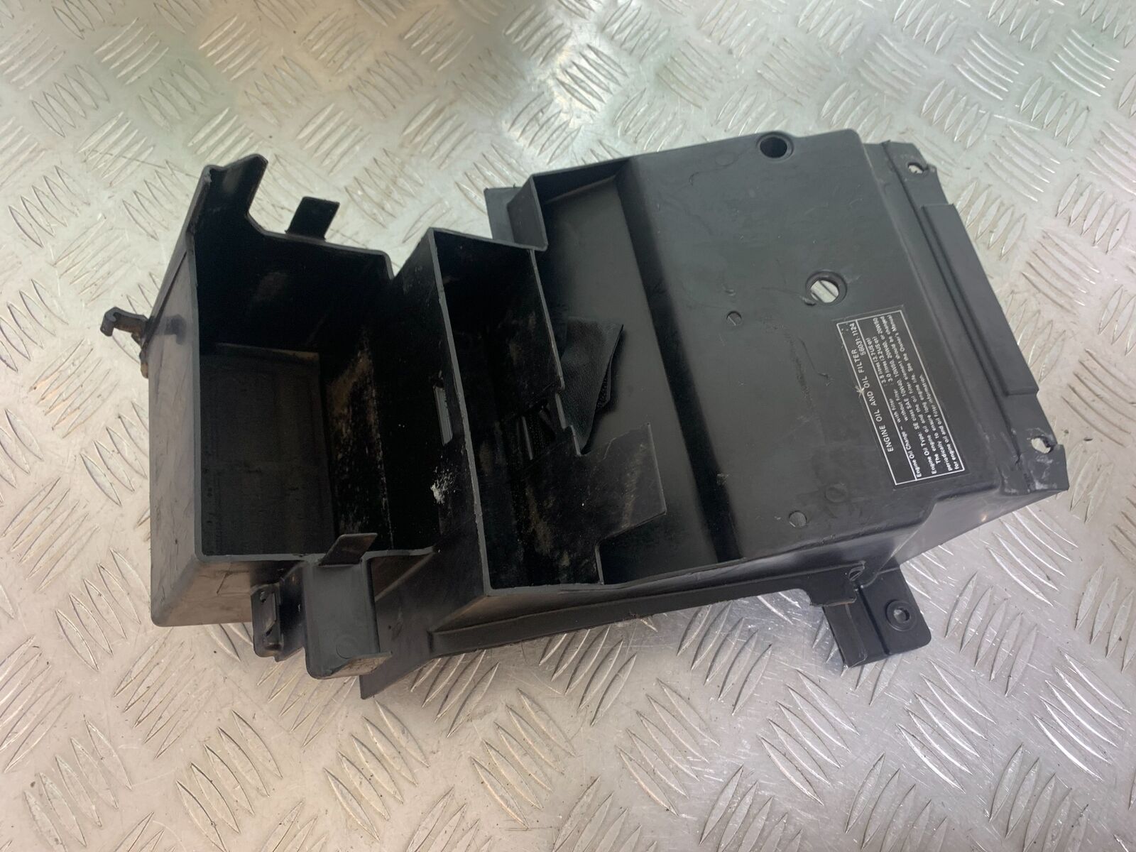 KAWASAKI Z750 ZR750 ZR-7S UNDERTRAY  YEAR 1999-05 (CMB1135)