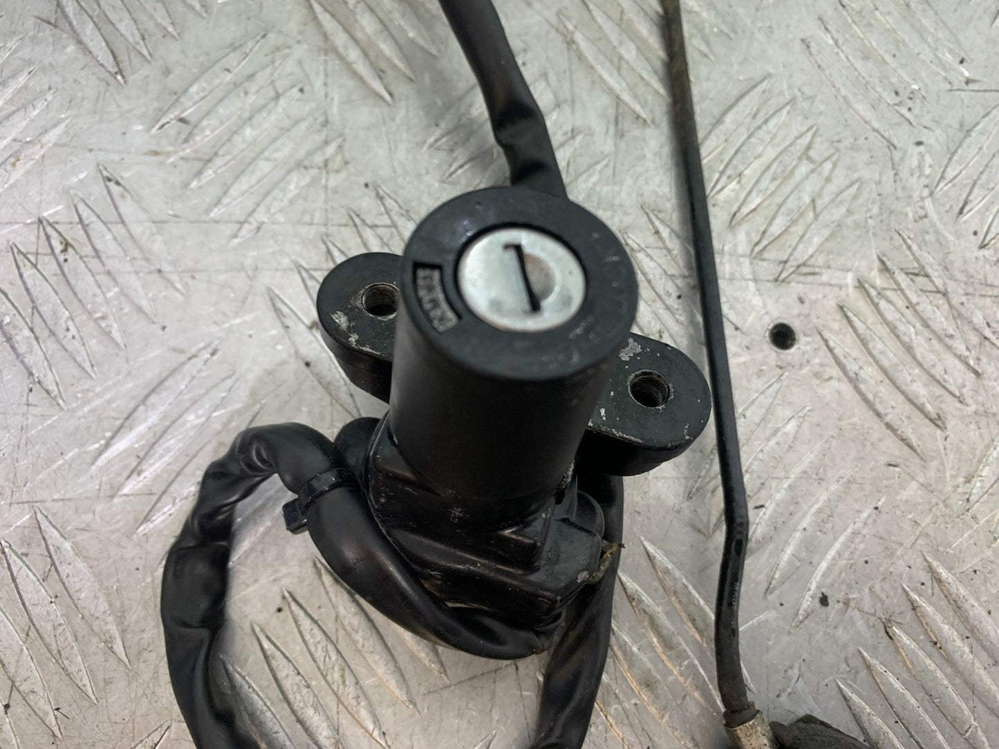 TRIUMPH TROPHY 900 LOCKS AND KEY  YEAR 1991-95 (CMB1251)