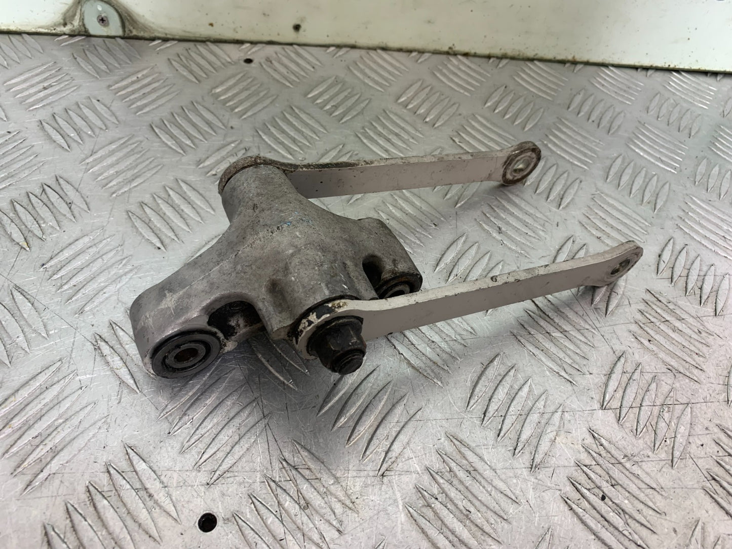 KAWASAKI ZX9R ZX9 R REAR SHOCK LINKAGE  YEAR 1998-1999 (CMB1329)