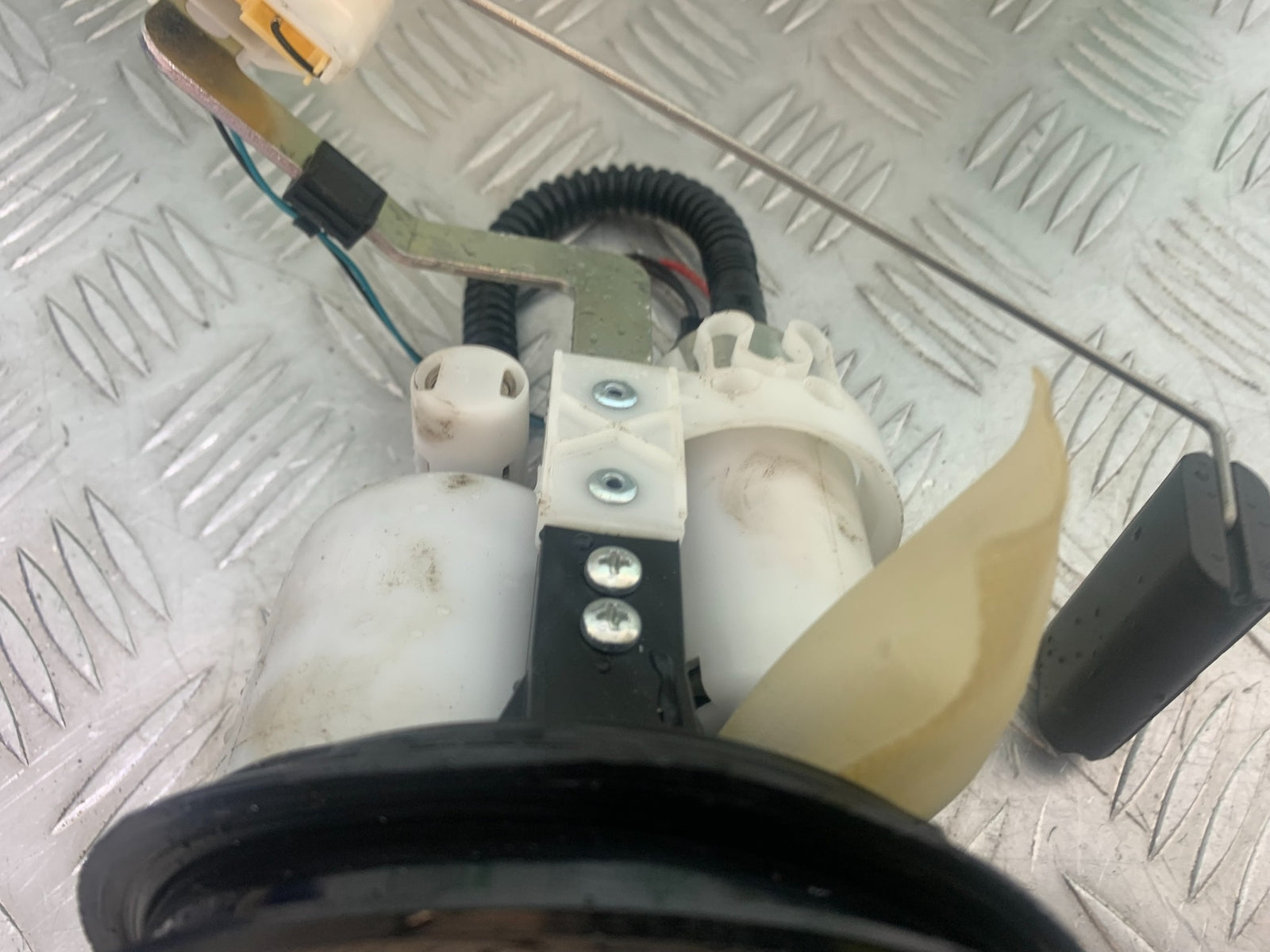 BMW M1000 R PETROL PUMP YEAR 2023-2024 (CMB1140)