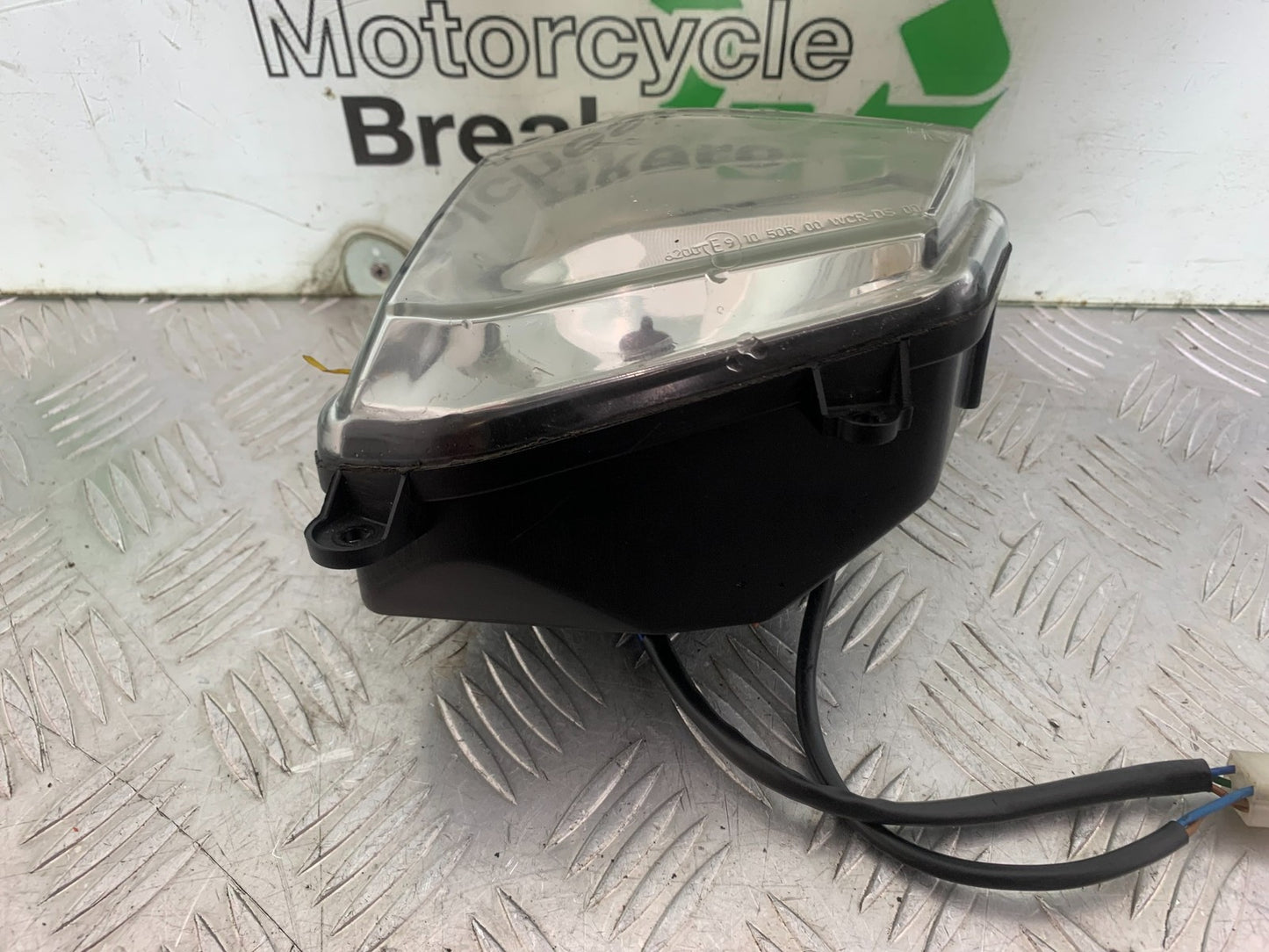 KTM 690 DUKE R LC4 HEADLIGHT YEAR 2012-2015  (CMB1180)