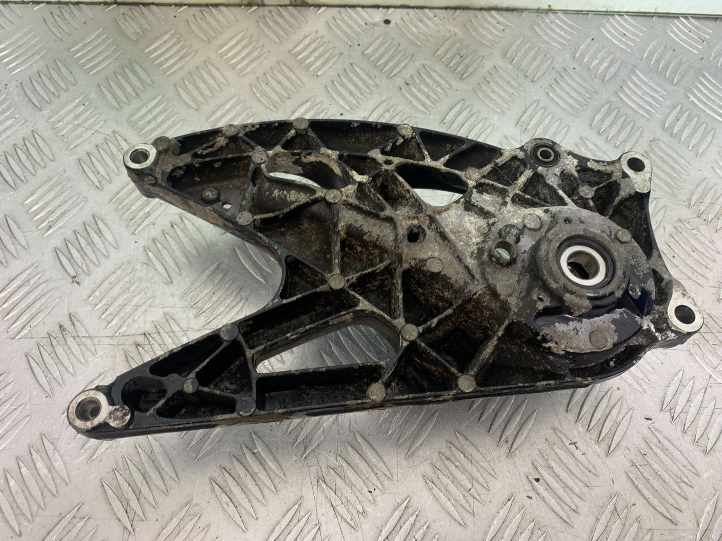 YAMAHA NMAX-125 N MAX 125 EXHAUST BRACKET  YEAR 2015-2020  (CMB1231)