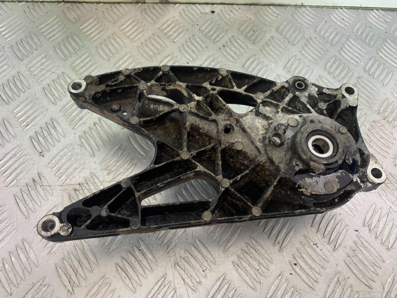 YAMAHA NMAX-125 N MAX 125 EXHAUST BRACKET  YEAR 2015-2020  (CMB1231)