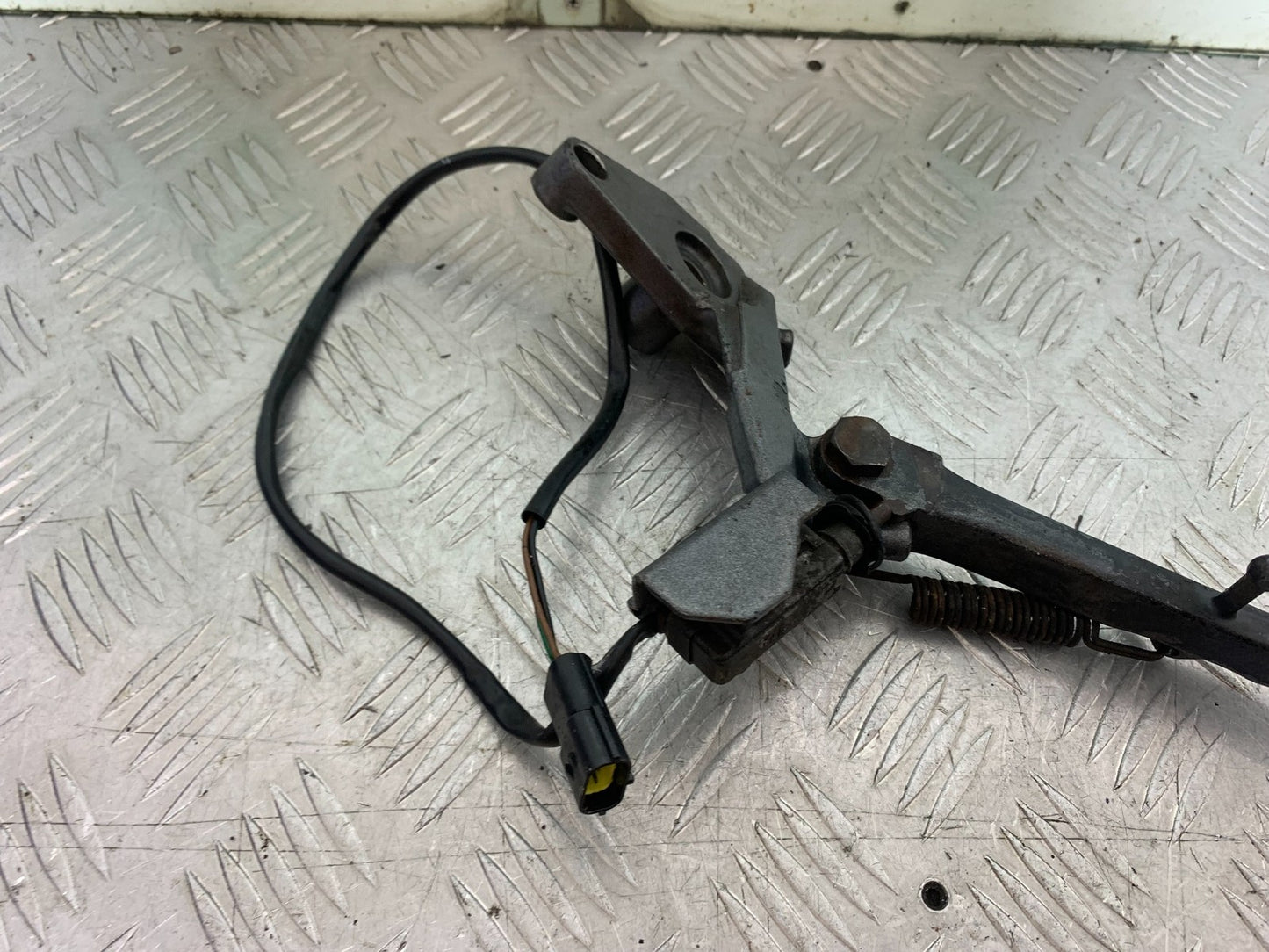 TRIUMPH TROPHY 900 SIDE STAND  YEAR 1991-95 (CMB1251)