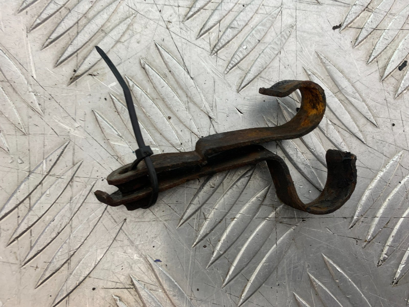 SUZUKI GSF1200 GSF 1200 BANDIT OIL COLLER LINE BRACKETS  YEAR 2001-2004(CMB1188)