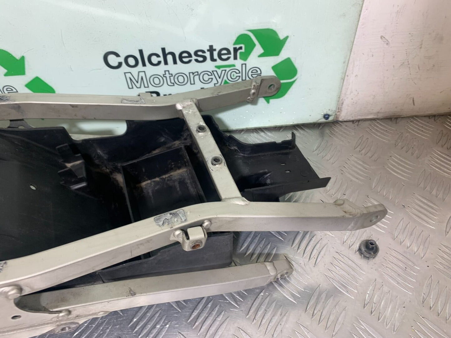 KAWASAKI ZX6R ZX6 J REAR MUDGUARD AND SUBFRAME YEAR 2000 (CMB1129)