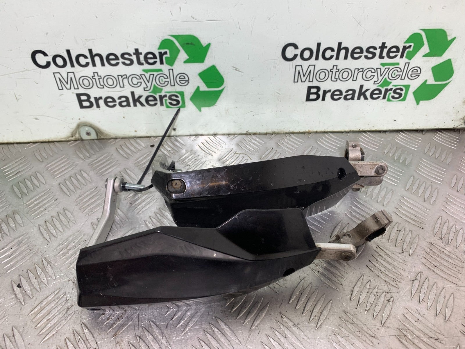 KTM DUKE 125 HAND GUARDS YEAR 2012-2016 (CMB1317)