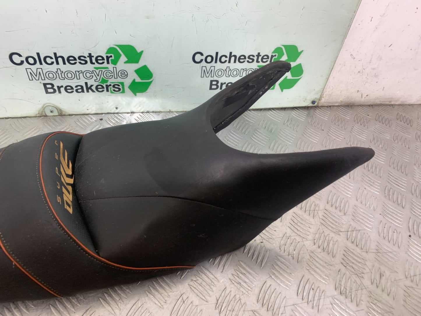 KTM 990 SUPER DUKE SEAT  YEAR 2007-2011  (CMB1207)