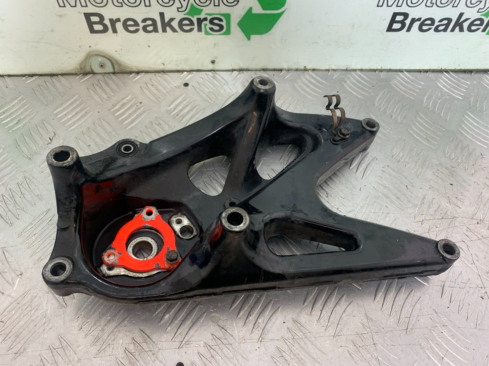 YAMAHA XMAX 125 XMAX-125 EXHAUST BRACKET YEAR 2015-2020  (CMB1266)