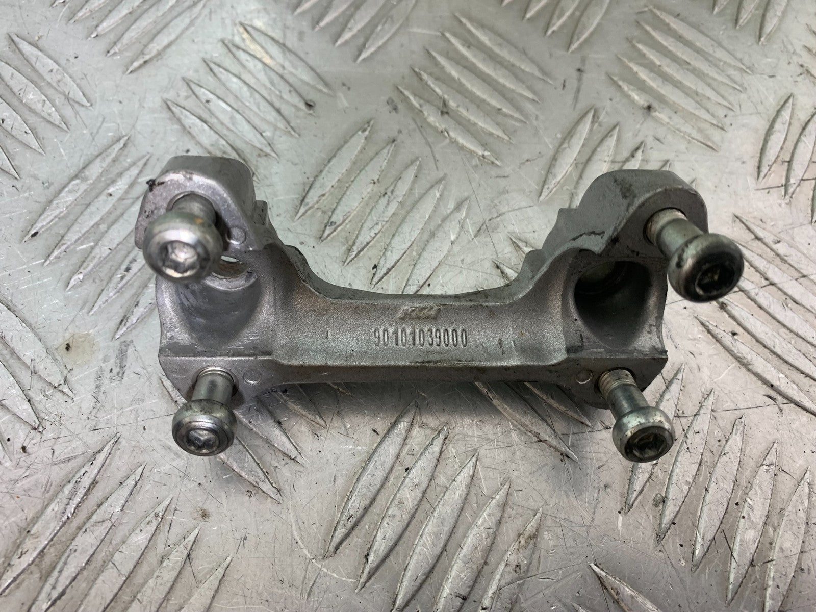 KTM DUKE 125 HANDLEBAR CLAMP  YEAR 2012-2016 (CMB1317)