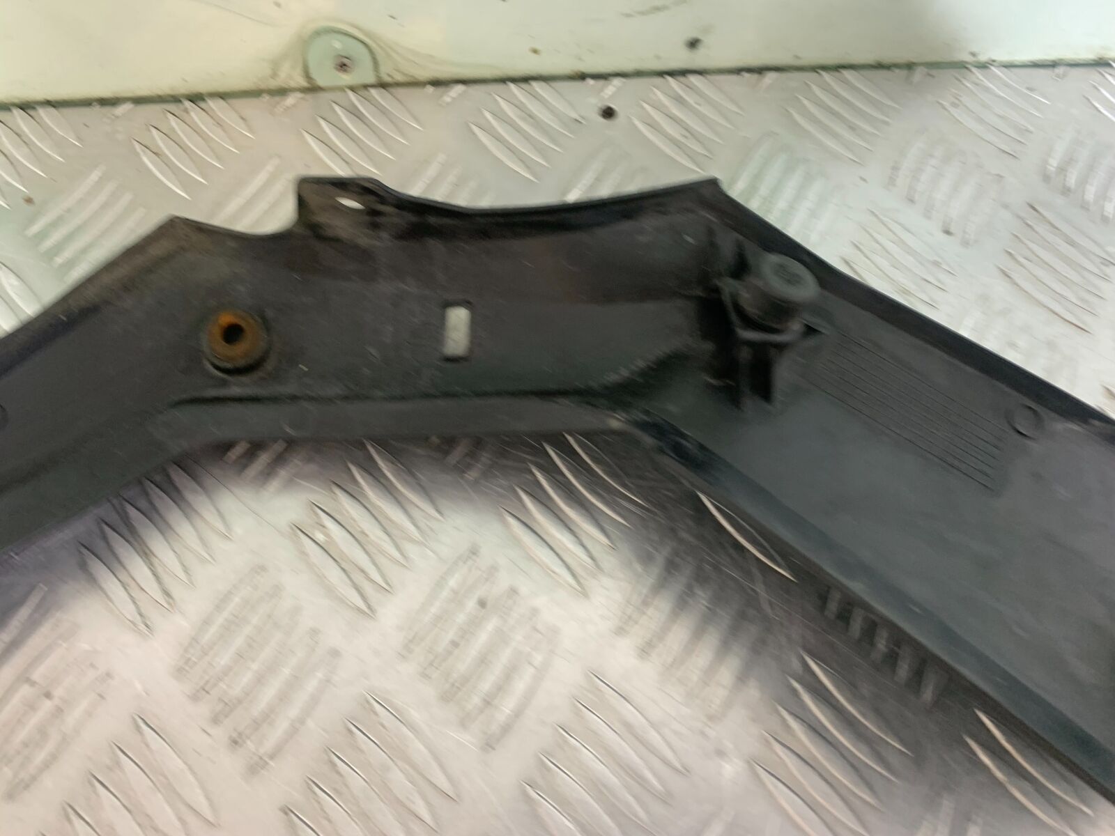 SUZUKI DL 650 V-STROM RIGHT SIDE INFILL PANEL YEAR 2020 (CMB1117)