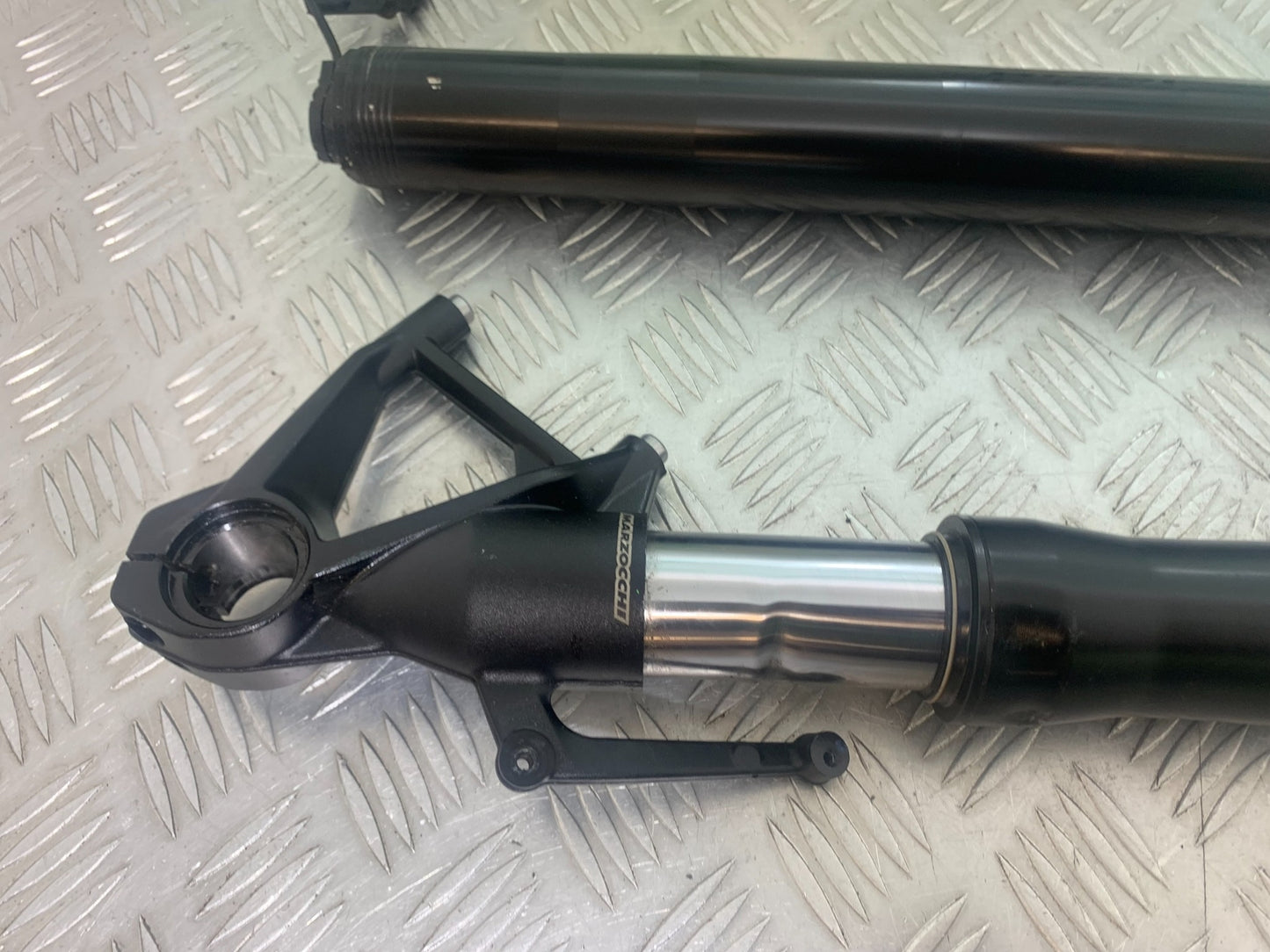 BMW M1000 R FORKS (BENT-DAMAGED)  YEAR 2023-2024 (CMB1140)