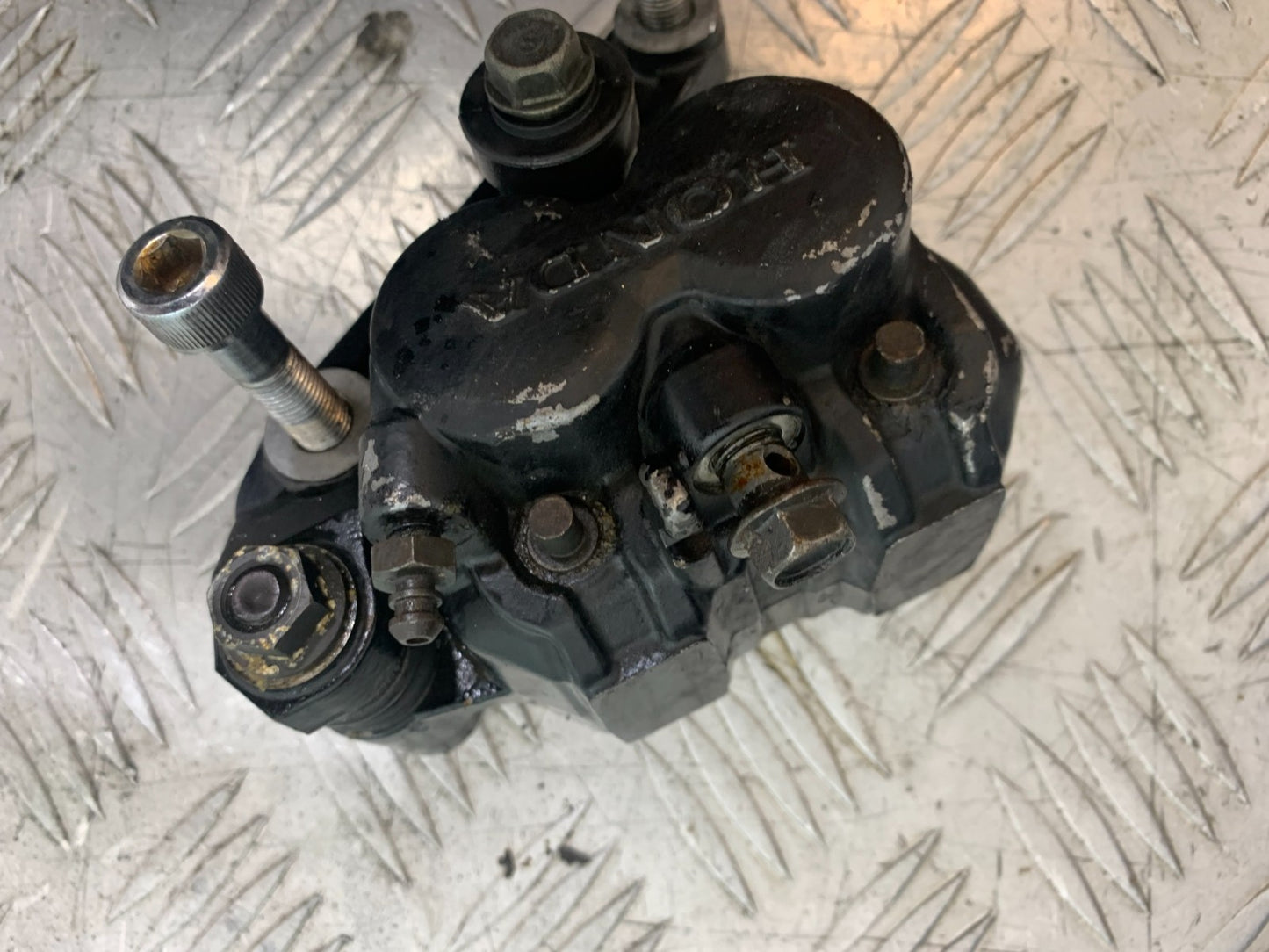 HONDA VT700 VT 700 SHADOW FRONT RIGHT CALIPER   YEAR 1984-85 (CMB1328)