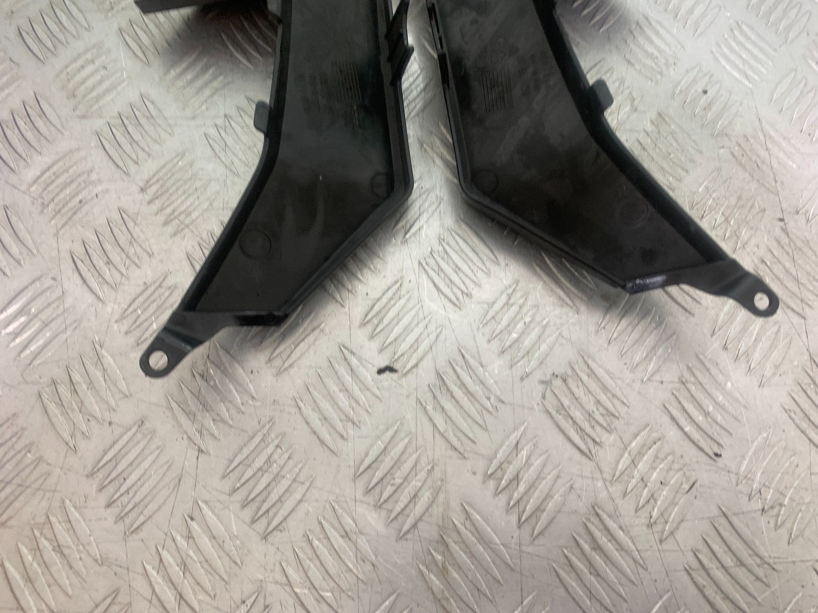 APRILIA SL750 SL 750 SHIVER LEFT & RIGHT TANK INFILLS  YEAR 2008-2016 (CMB1242)