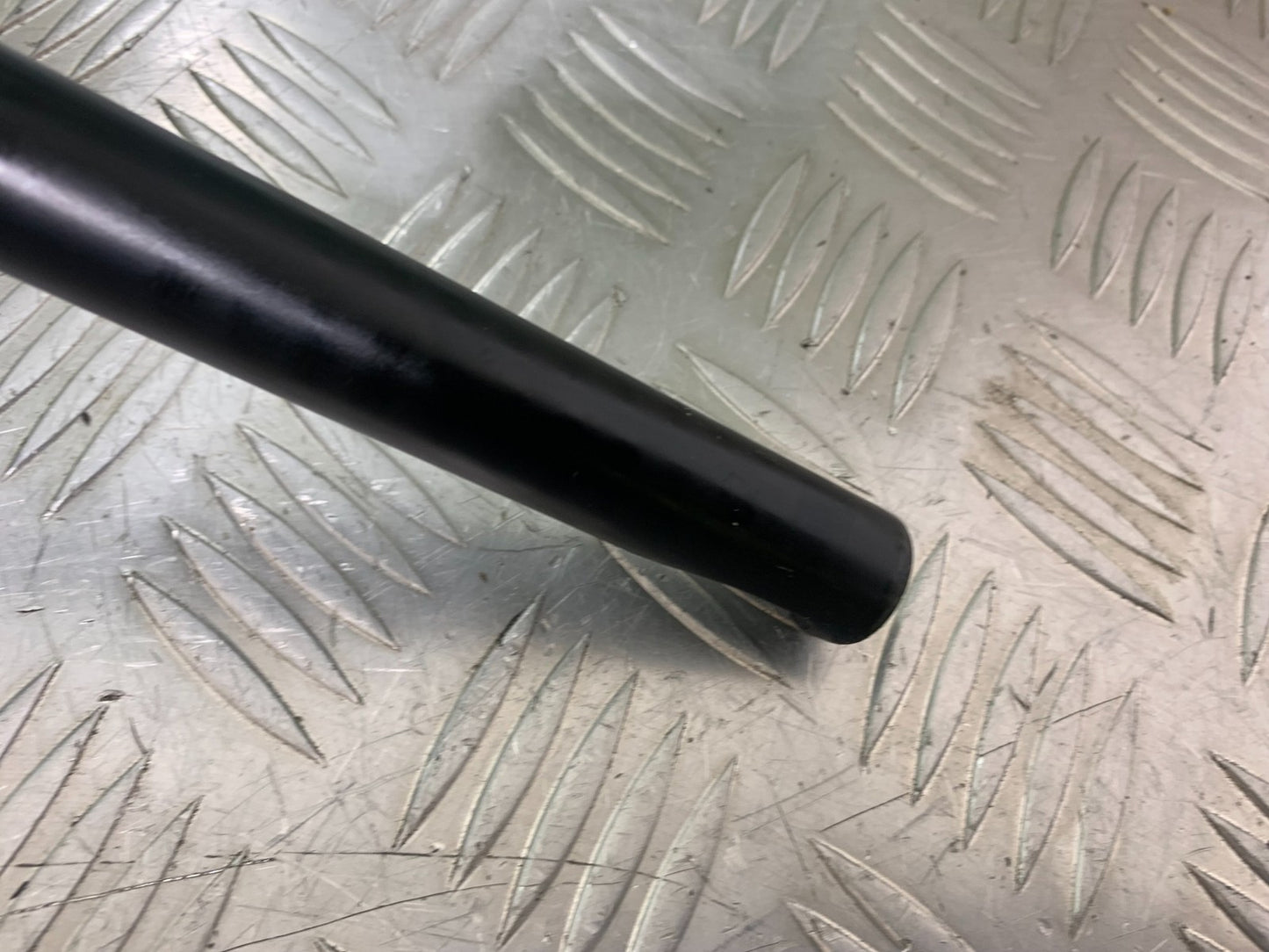 TRIUMPH 1050 SPRINT GT RIGHT HANDLEBAR   YEAR 2010-2016 (CMB1250)