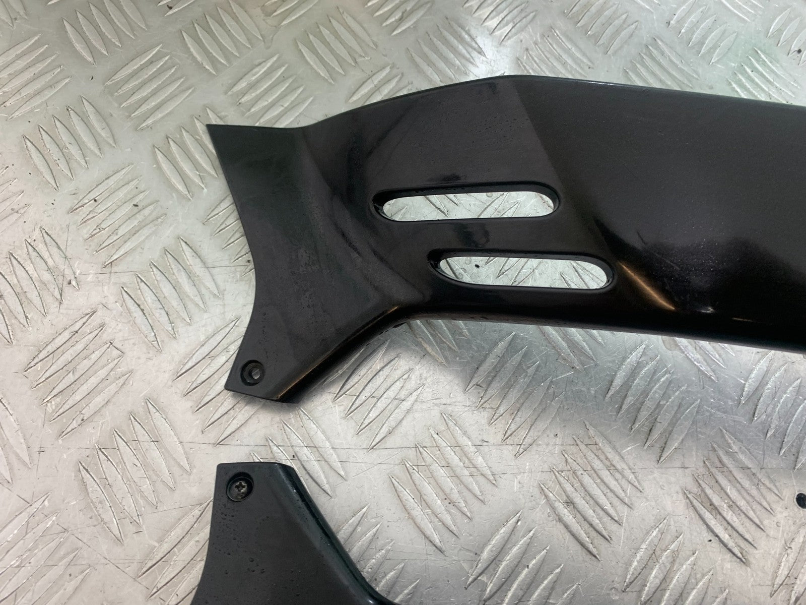 PIAGGIO VESPA GTS 125 LEFT & RIGHT LOWER INFILLS YEAR 2009-14  (CMB1261)
