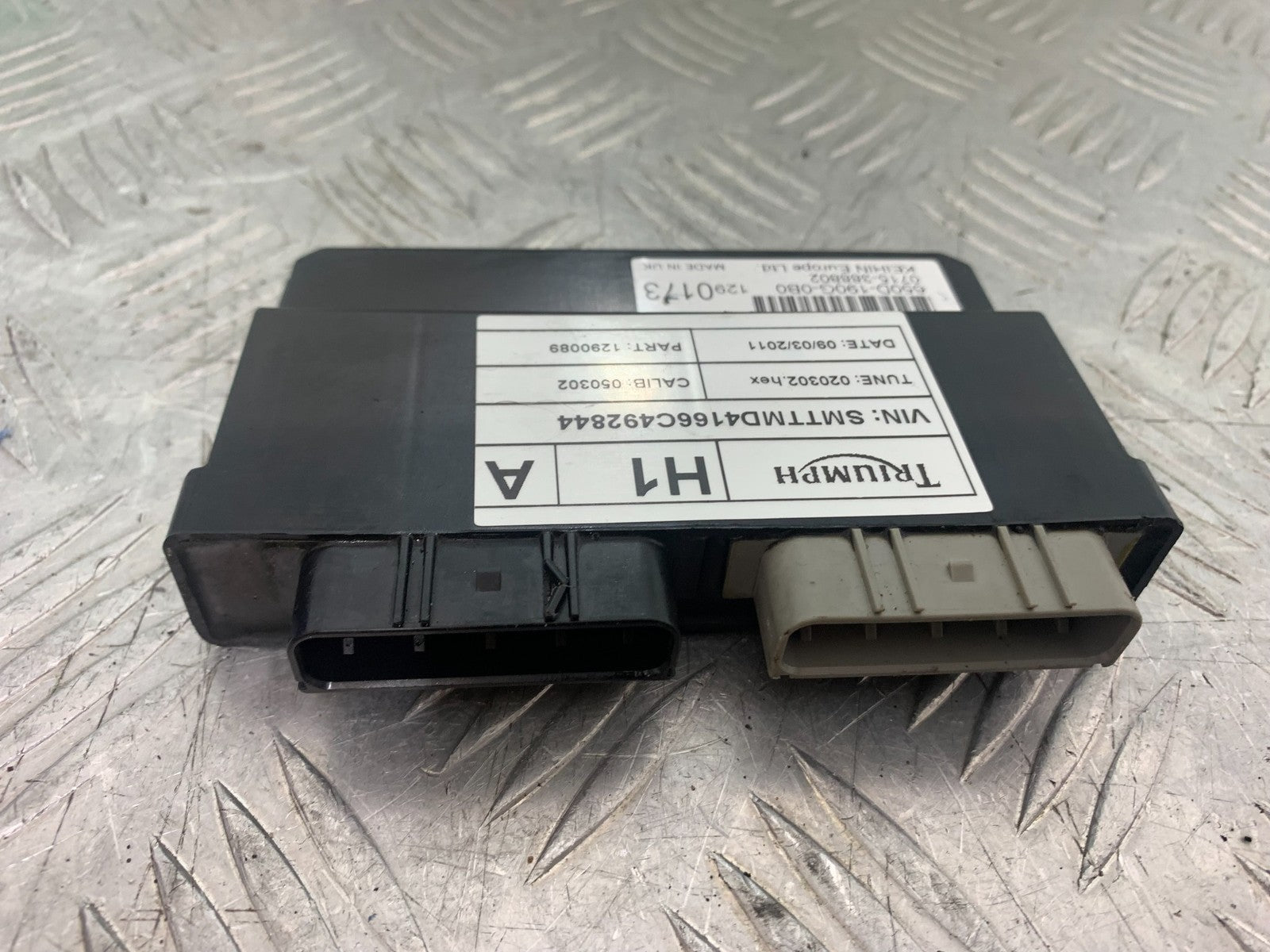 TRIUMPH 675 STREET TRIPLE R ECU  YEAR 2013 - 2016 (CMB1221)