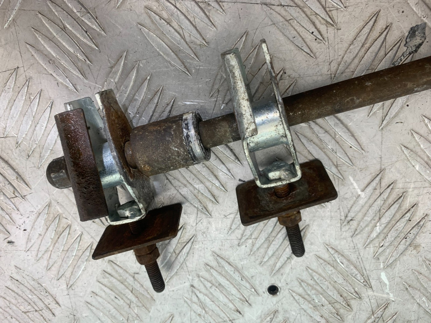 SINNIS HOODLUM 125 REAR WHEEL SPINDLE & ADJUSTERS YEAR 2021-2025 (CMB1196)