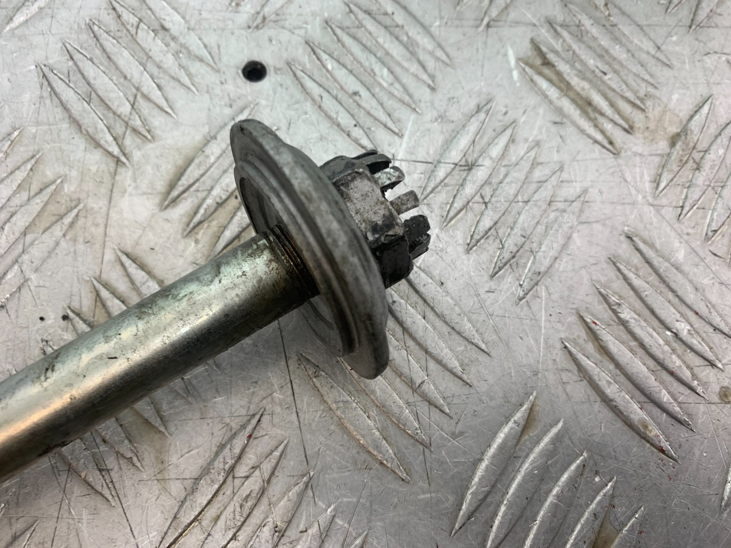 HONDA NTV 600 REVERE REAR WHEEL SPINDLE YEAR 1988-1996  (CMB1281)
