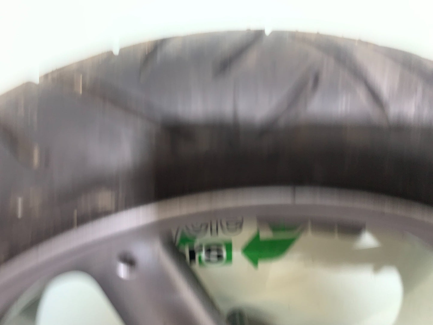 TRIUMPH 955i SPRINT ST FRONT WHEEL  YEAR 1999-04 (CMB1230)