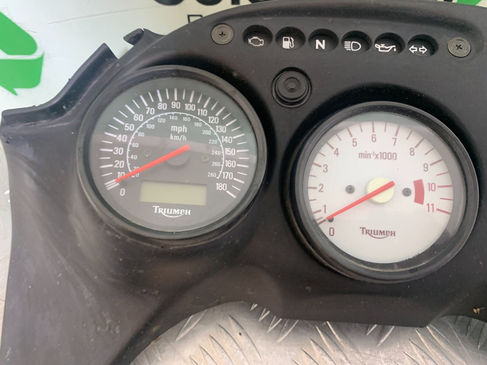TRIUMPH 955i SPRINT ST CLOCKS SPEEDO DASH   YEAR 1999-2004 (CMB1124)