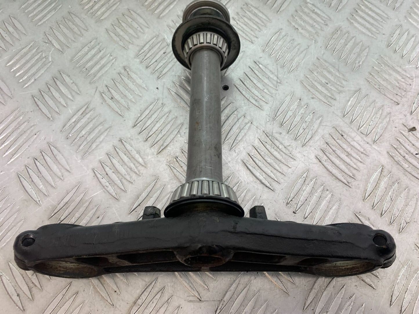 HONDA CBR1100 BLACKBIRD BOTTOM YOKE  YEAR 1999-2005 (CMB1103)