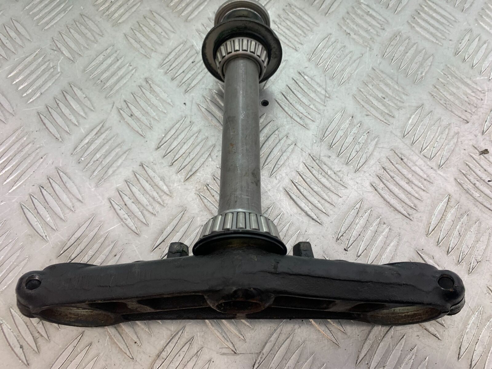 HONDA CBR1100 BLACKBIRD BOTTOM YOKE  YEAR 1999-2005 (CMB1103)