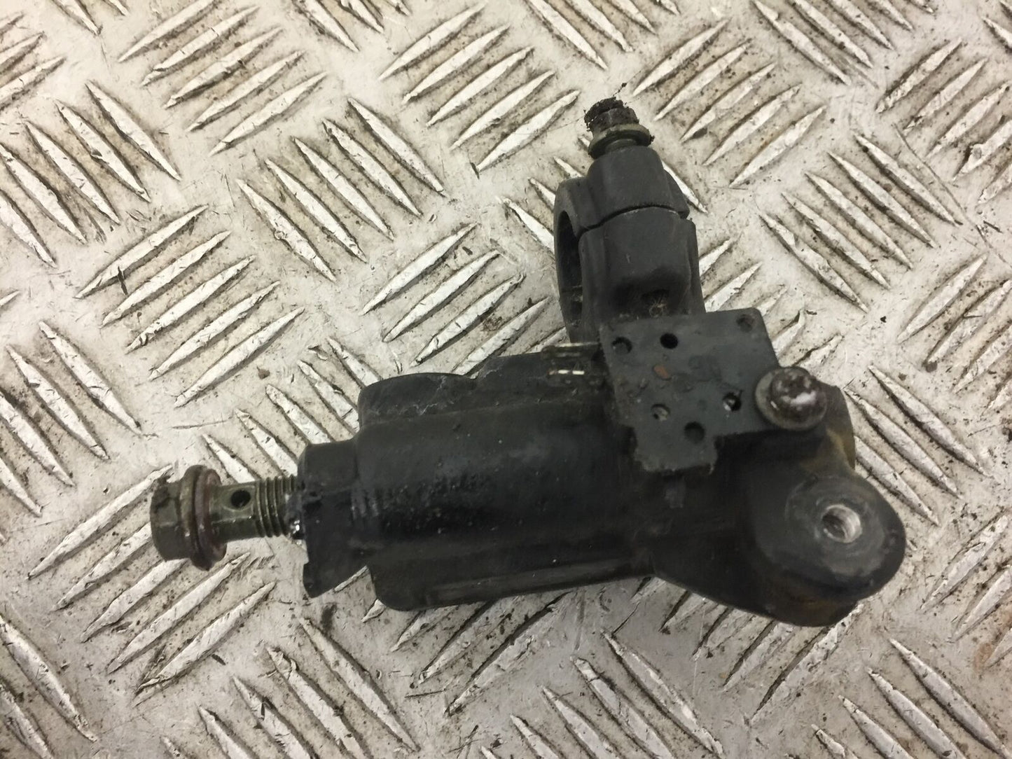 SINNIS APACHE 125 SM FRONT BRAKE MASTER CYLINDER  YEAR 2012 (STOCK 570)