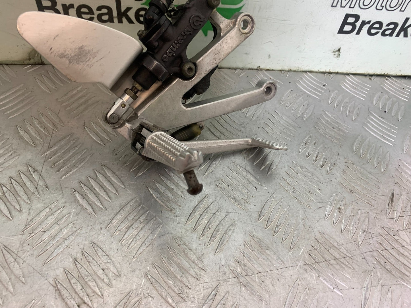 YAMAHA YZF R1 4XV FRONT RIGHT HANGER YEAR 1998-99 (CMB1291)