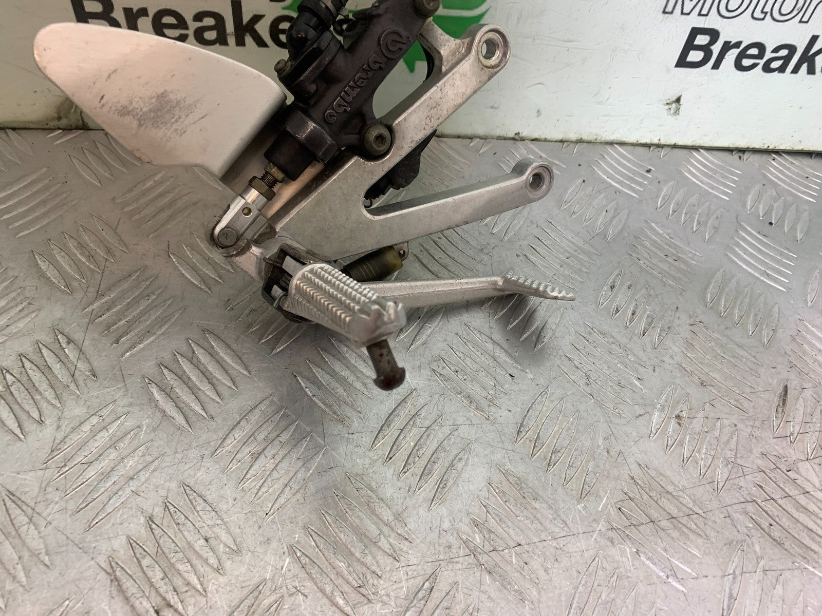 YAMAHA YZF R1 4XV FRONT RIGHT HANGER YEAR 1998-99 (CMB1291)