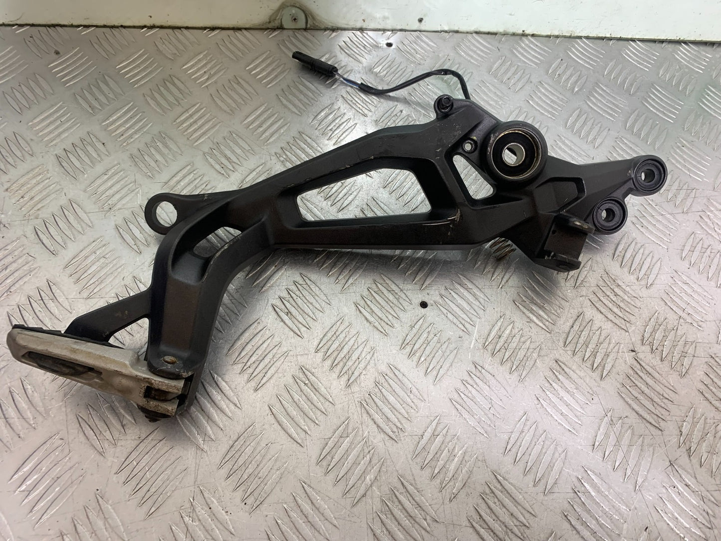 DUCATI 937 MONSTER RIGHT HANGER  YEAR 2021-2024 (CMB1270)