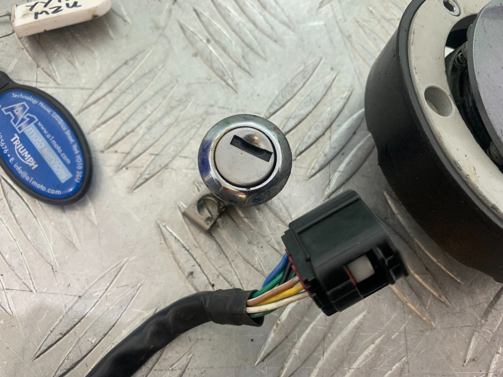 TRIUMPH 675 STREET TRIPLE ECU LOCKS KEYS  2013-2016 (CMB1186)