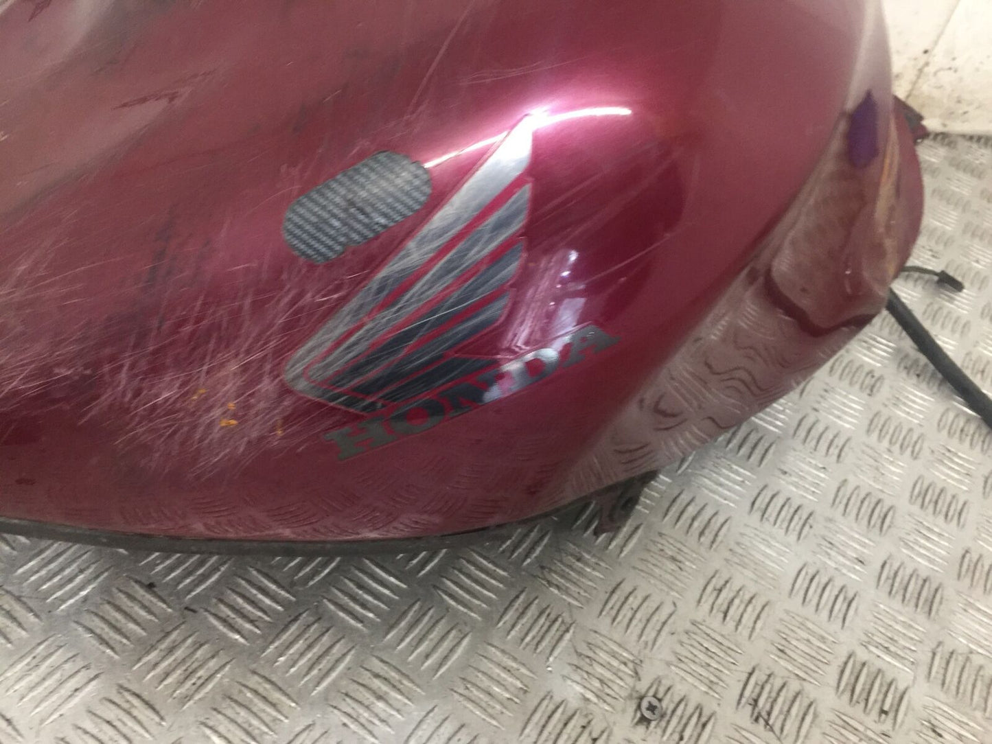 HONDA CBR1100 BLACKBIRD PETROL TANK YEAR 1996-1998 (STOCK 862)