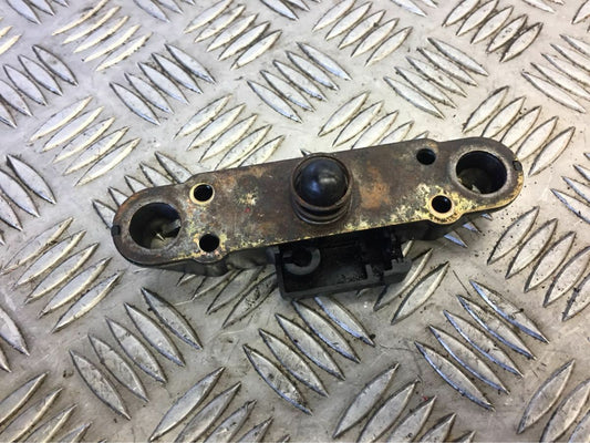 SUZUKI GSF1200 GSF 1200 BANDIT SEAT CATCH  YEAR 1998