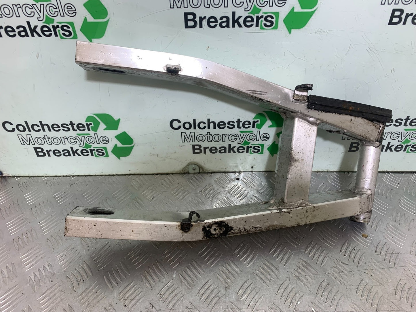 YAMAHA FZS600 FAZER 600 SWINGARM  YEAR 1998-2001 (CMB1267)