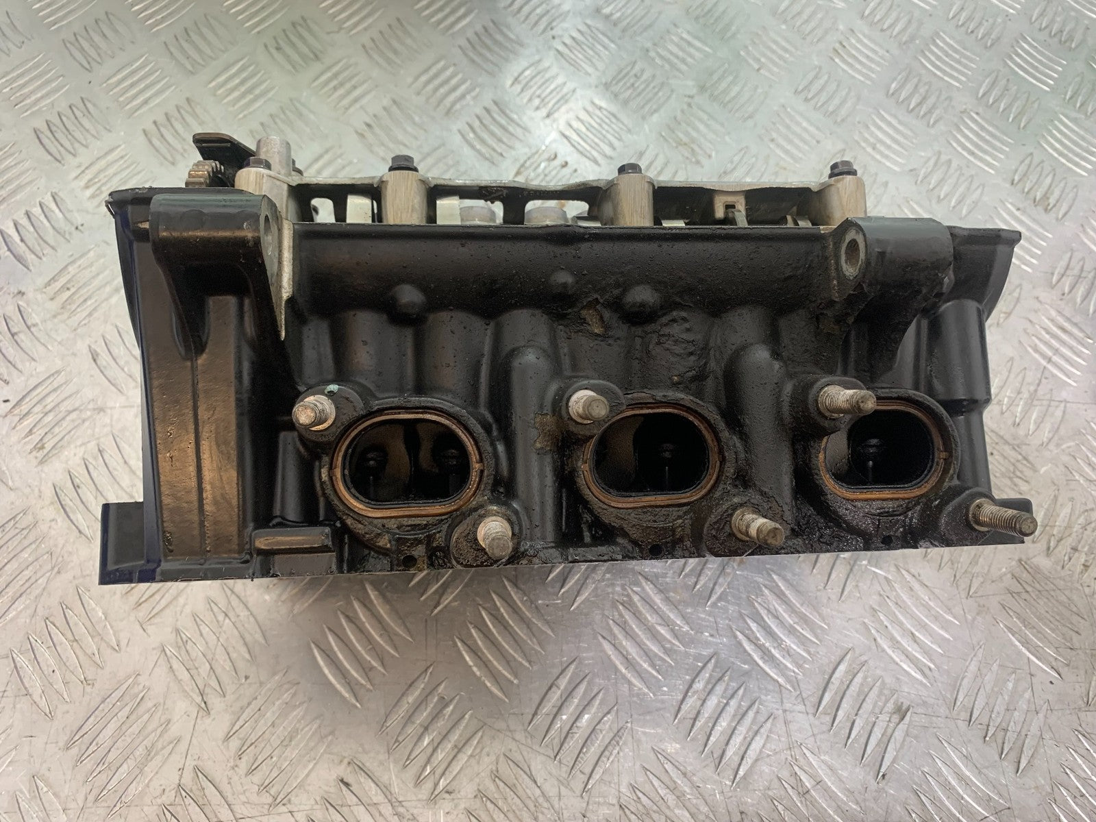 TRIUMPH 675 STREET TRIPLE CYLINDER HEAD AND CAMS   2013-2016 (CMB1186)