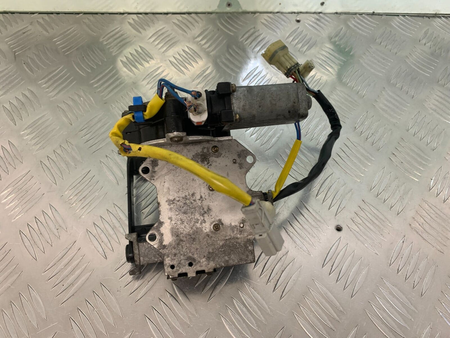 YAMAHA FJR1300 FJR 1300 SCREEN MOTOR  YEAR 2001-05 (STOCK 946)